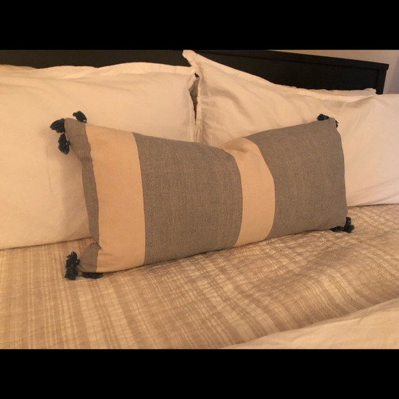 Serena & Lily Bainbridge Pillow Cover SOLD OUT! - Picture 4 of 5